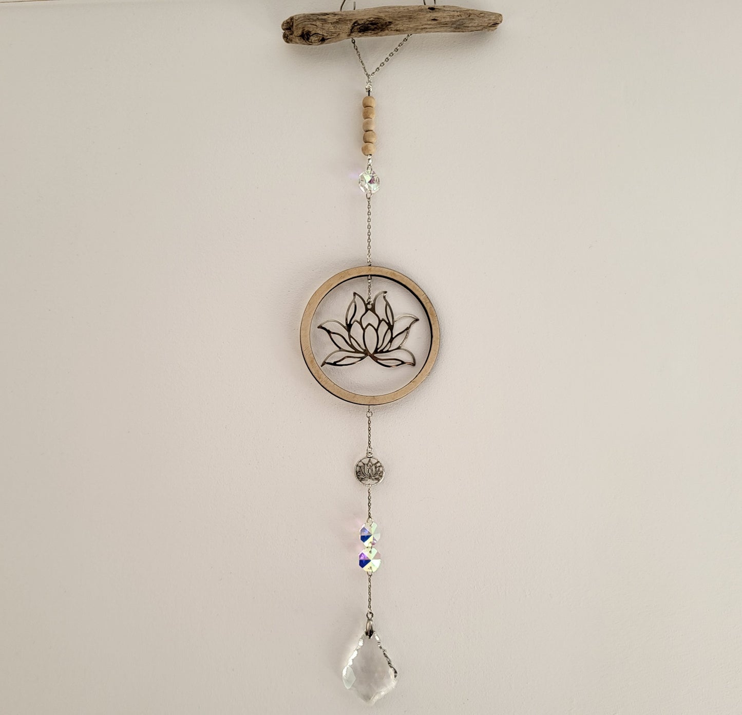 DÉCORATION SUNCATCHER BOIS FLOTTÉ + LOTUS EN MÉTAL N°2 - ATTRAPE SOLEIL UNIQUE, ARTISANAL & ORIGINAL