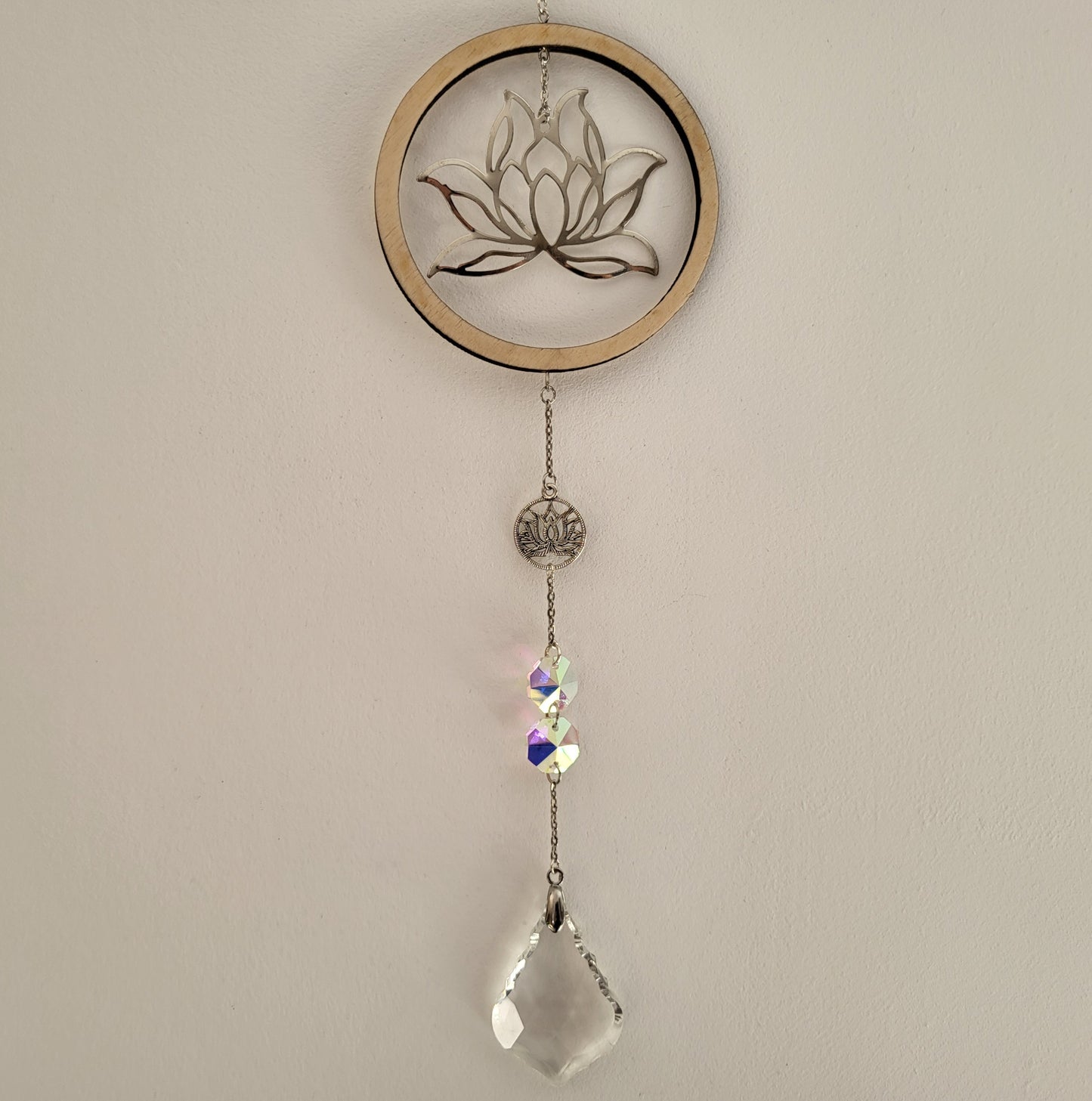 DÉCORATION SUNCATCHER BOIS FLOTTÉ + LOTUS EN MÉTAL N°2 - ATTRAPE SOLEIL UNIQUE, ARTISANAL & ORIGINAL