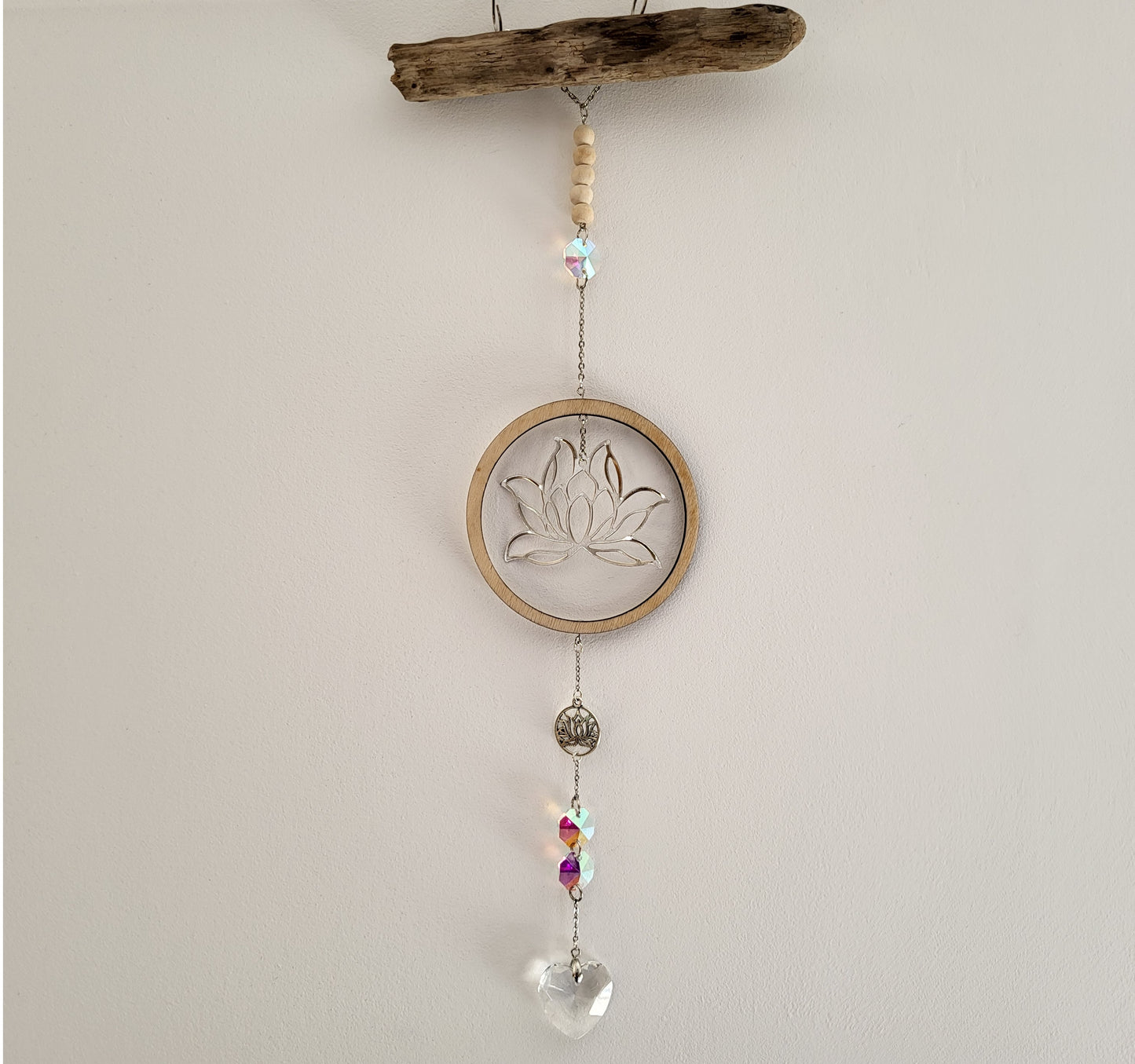 DÉCORATION SUNCATCHER BOIS FLOTTÉ + LOTUS EN MÉTAL N°1 - ATTRAPE SOLEIL UNIQUE, ARTISANAL & ORIGINAL