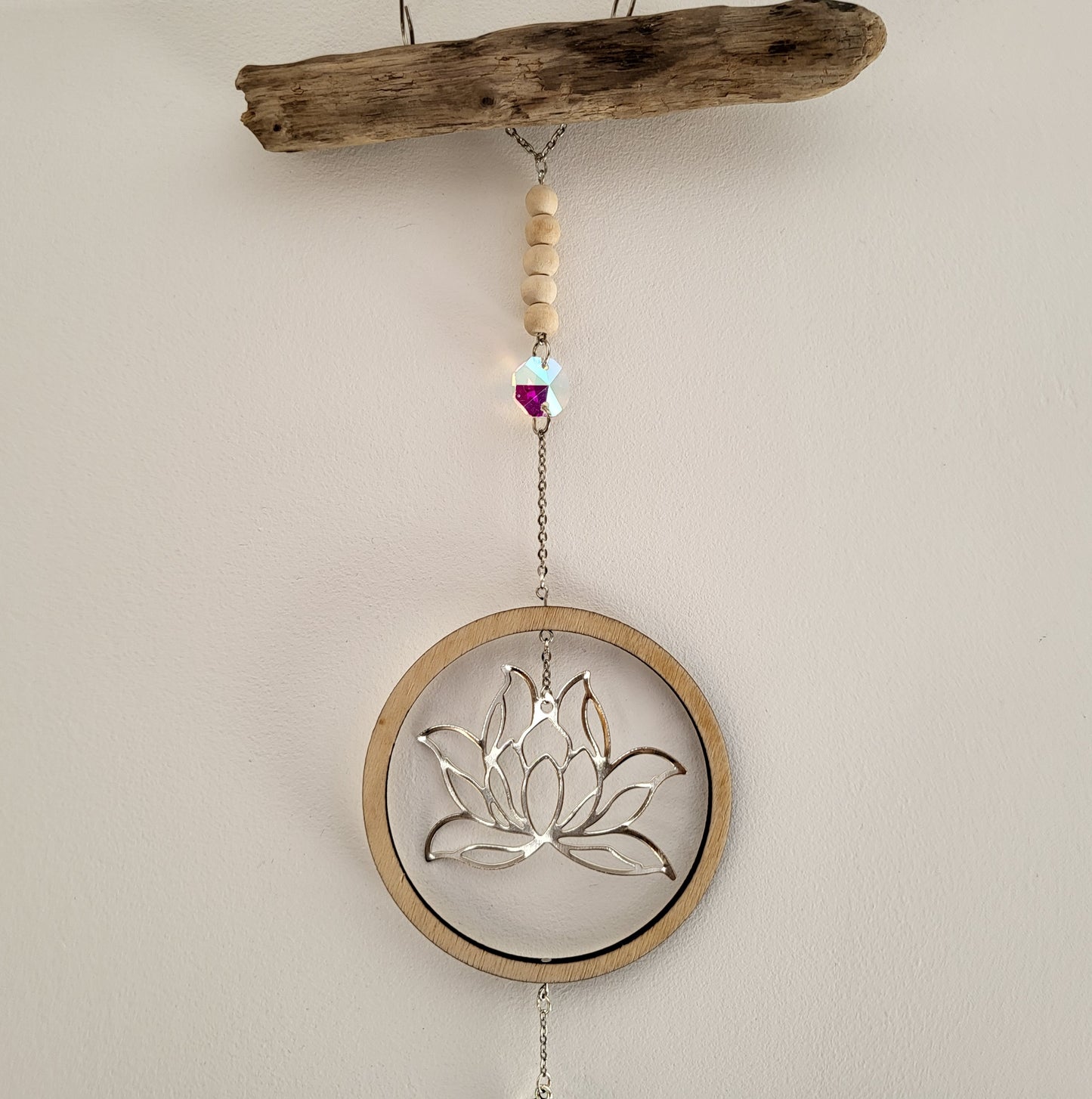 DÉCORATION SUNCATCHER BOIS FLOTTÉ + LOTUS EN MÉTAL N°1 - ATTRAPE SOLEIL UNIQUE, ARTISANAL & ORIGINAL