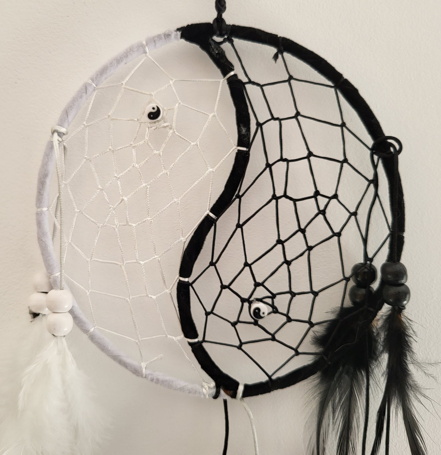 GRAND ATTRAPE-RÊVES DREAMCATCHER YIN YANG NOIR & BLANC - DÉCORATION ARTISANALE, ORIGINALE & UNIQUE