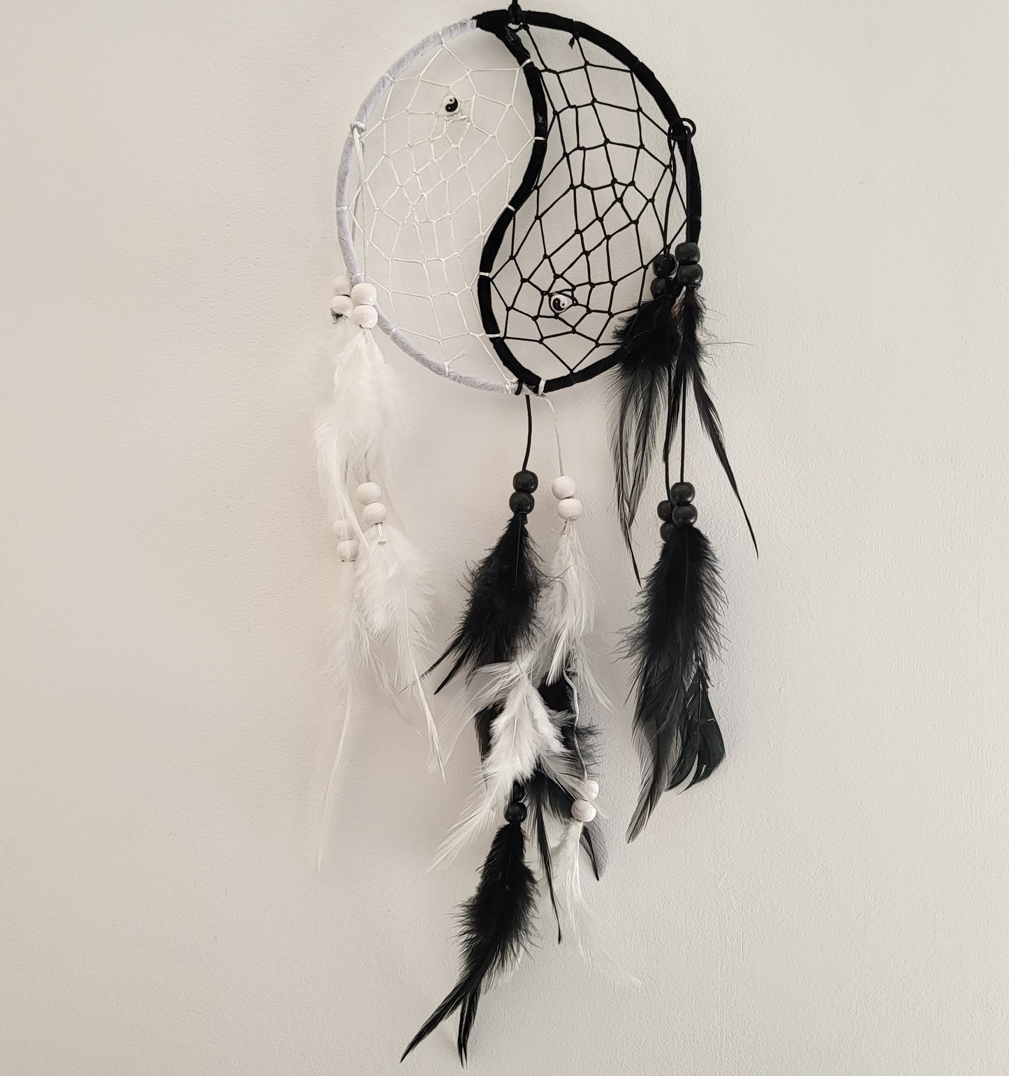 GRAND ATTRAPE-RÊVES DREAMCATCHER YIN YANG NOIR & BLANC - DÉCORATION ARTISANALE, ORIGINALE & UNIQUE