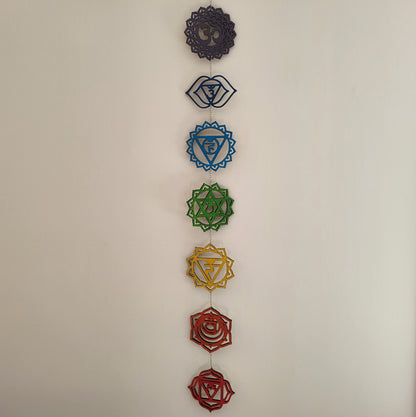 SUSPENSIONS MURALES 7 CHAKRAS + POSITIONS DE YOGA MULTICOLORES EN BOIS - DÉCORATIONS ZEN ARTISANALES, UNIQUES & ORIGINALES