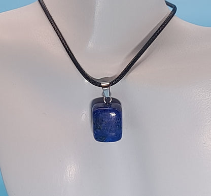 COLLIERS PENDENTIFS ÉTOILES ou CUBES EN PIERRE LAPIS LAZULI - BIJOUX ARTISANAUX, UNIQUES & ORIGINAUX