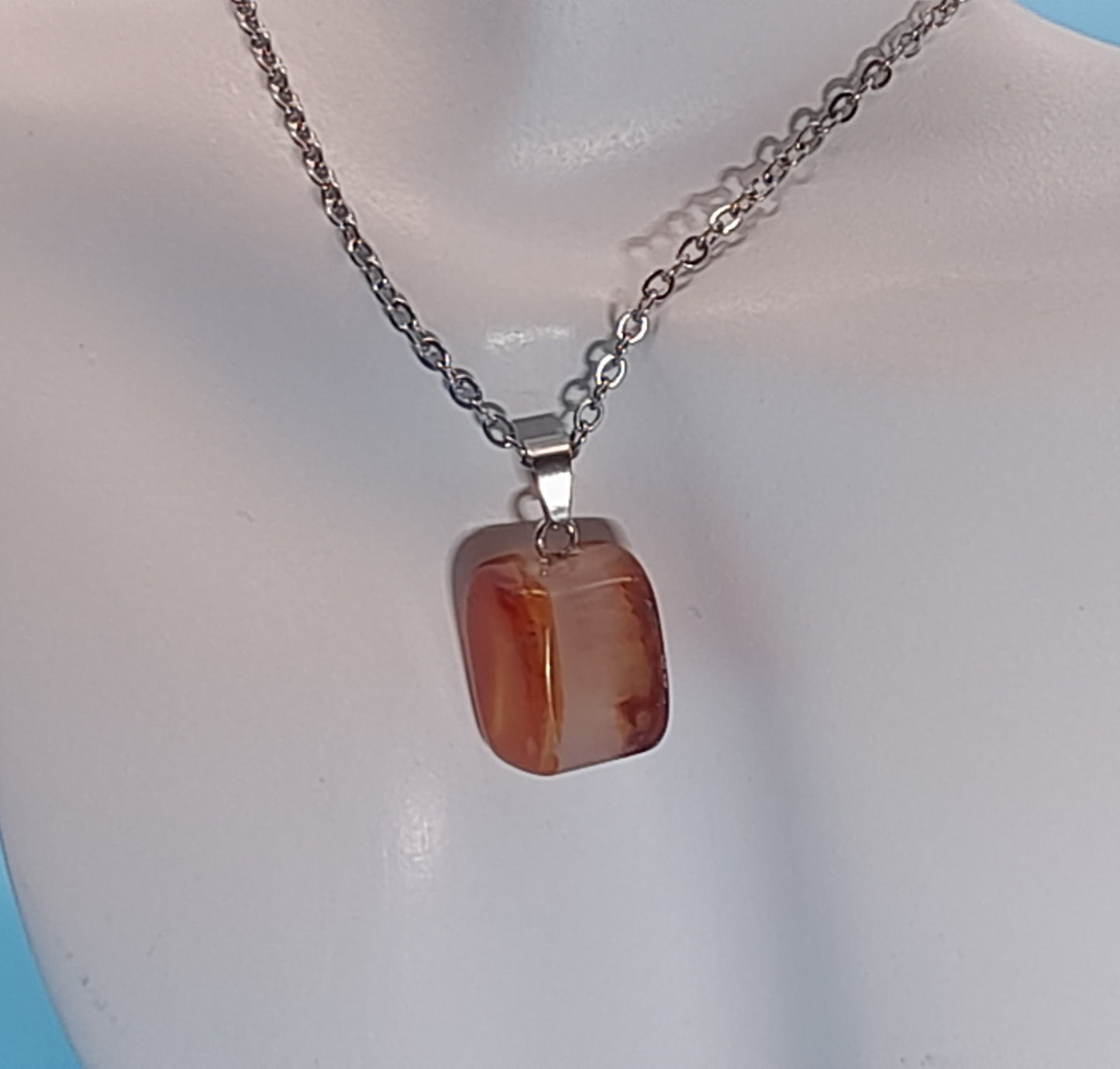 COLLIERS PENDENTIFS EN ÉTOILE ou CUBE EN PIERRE AGATE ORANGE - BIJOUX ARTISANAUX, UNIQUES & ORIGINAUX