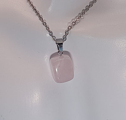 COLLIERS PENDENTIFS ÉTOILES ou CUBES EN PIERRE QUARTZ ROSE - BIJOUX ARTISANAUX, UNIQUES & ORIGINAUX