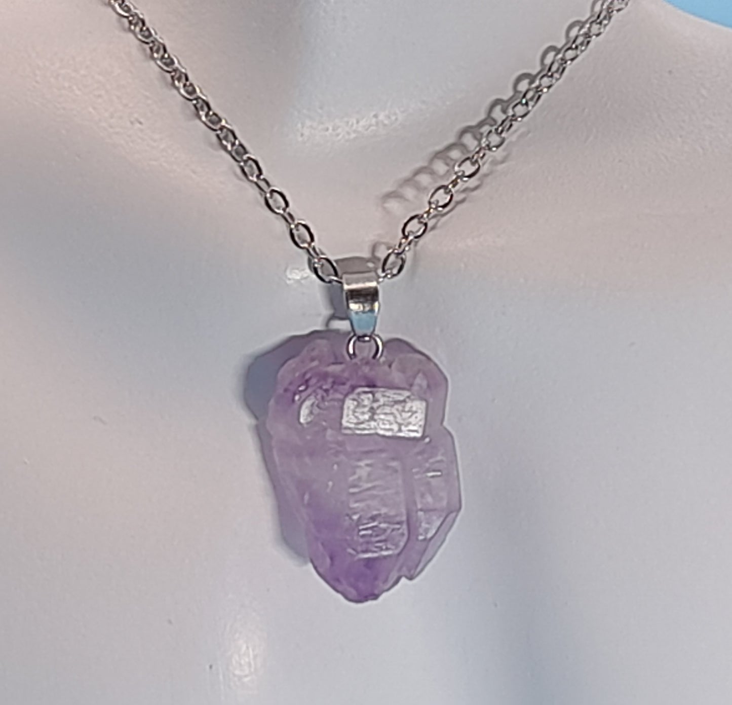 COLLIERS + PENDENTIFS CRISTAUX EN PIERRE AMÉTHYSTE - BIJOUX ARTISANAUX, UNIQUES & ORIGINAUX