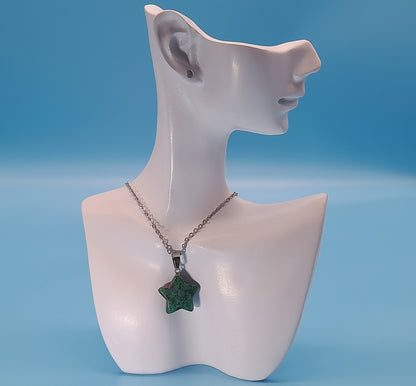 CHAINE + PENDENTIF ÉTOILE EN PIERRE ÉPIDOTE ou ZOÏSITE - BIJOU ARTISANAL, UNIQUE & ORIGINAL