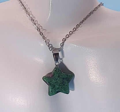 CHAINE + PENDENTIF ÉTOILE EN PIERRE ÉPIDOTE ou ZOÏSITE - BIJOU ARTISANAL, UNIQUE & ORIGINAL
