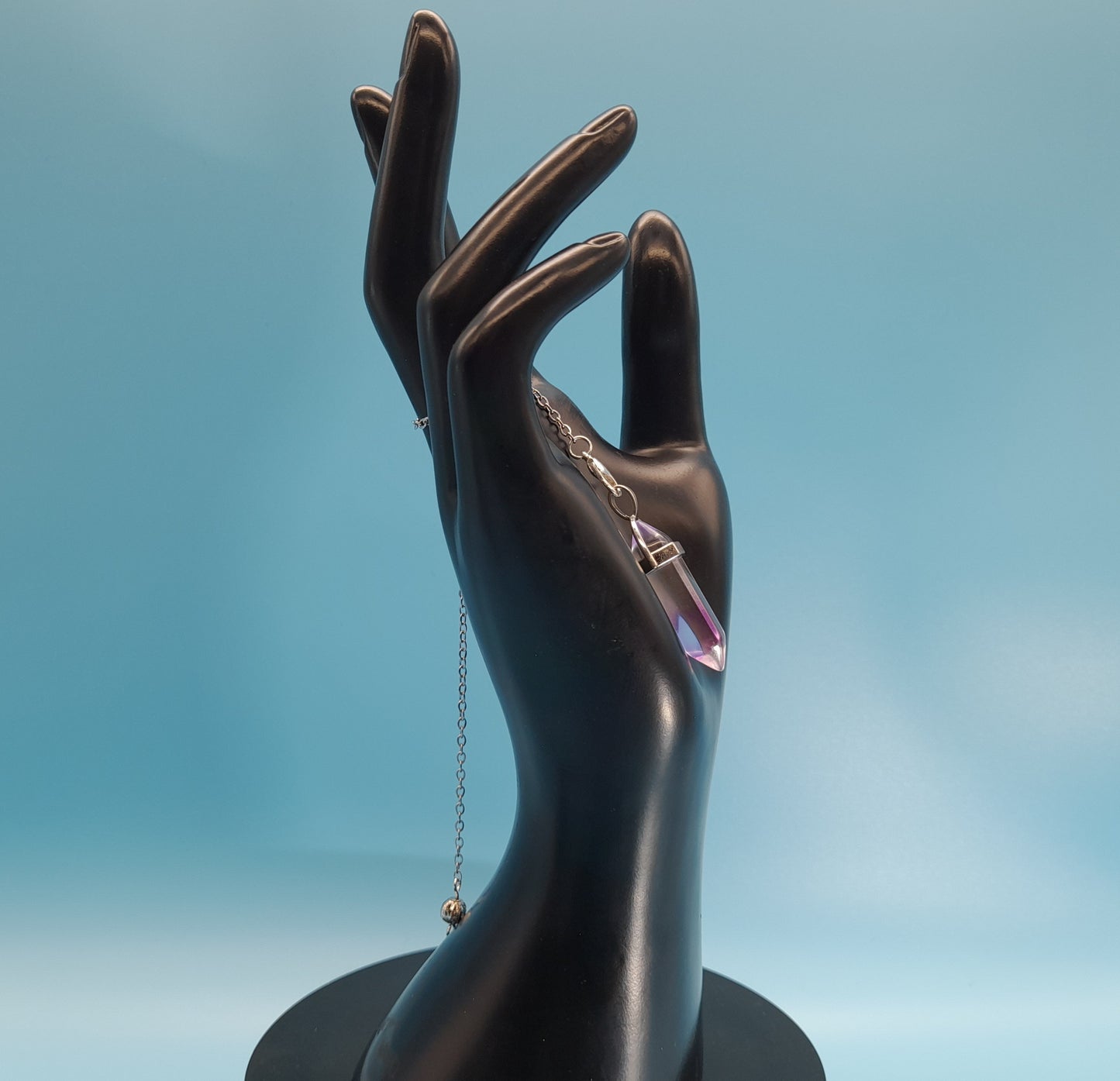 DIVERS PENDULES DE RADIESTHÉSIE EN VERRE MULTICOLORES AU CHOIX