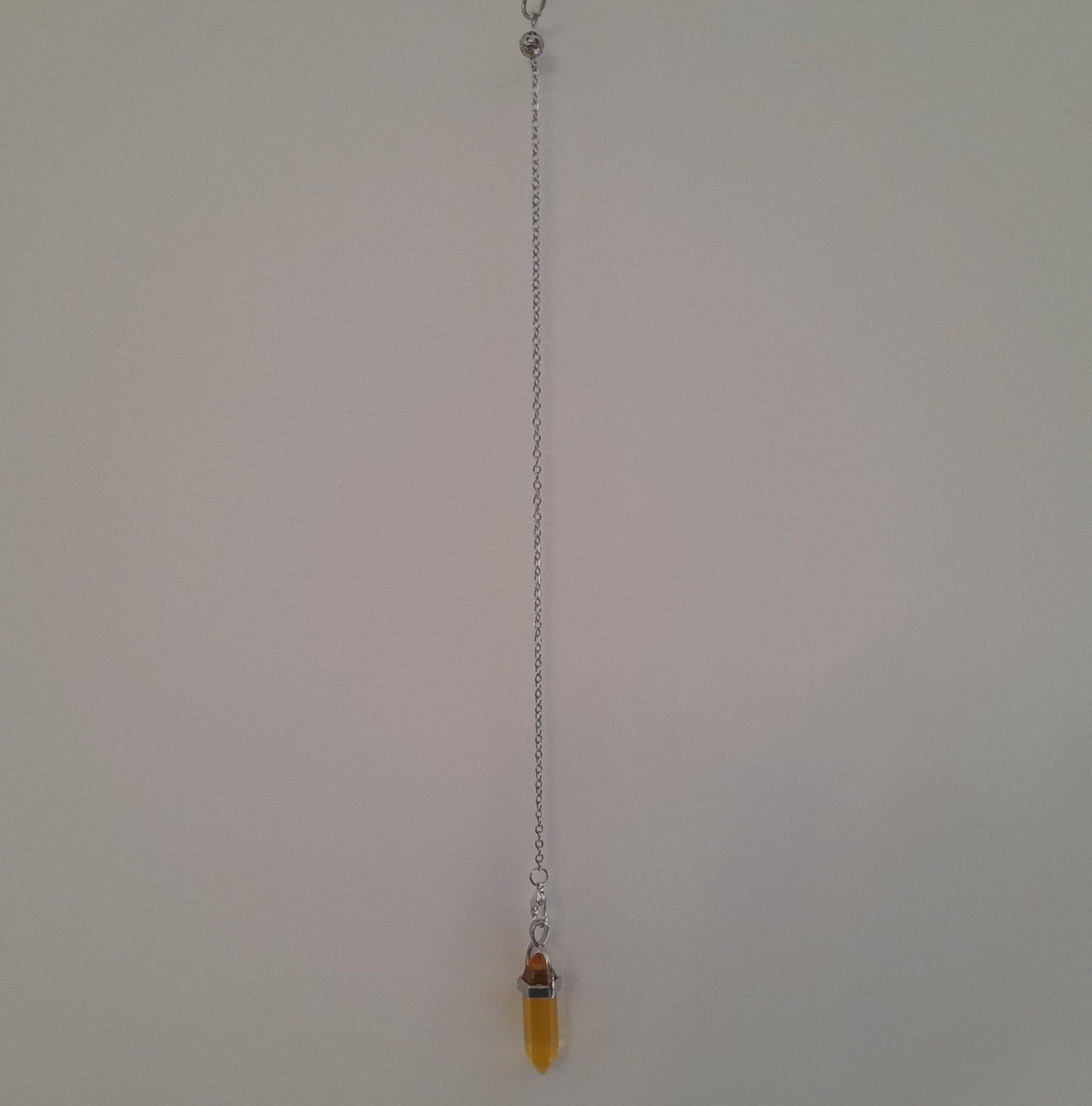 DIVERS PENDULES DE RADIESTHÉSIE EN VERRE MULTICOLORES AU CHOIX