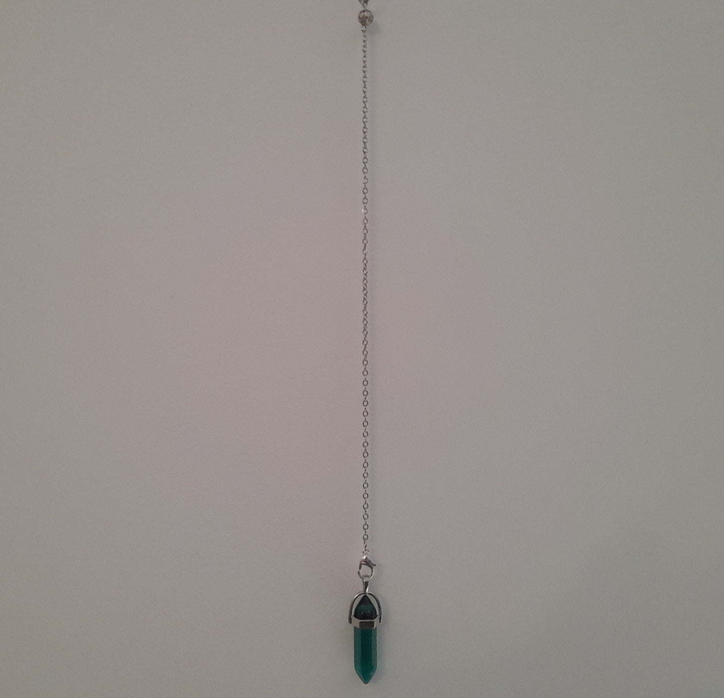 DIVERS PENDULES DE RADIESTHÉSIE EN VERRE MULTICOLORES AU CHOIX