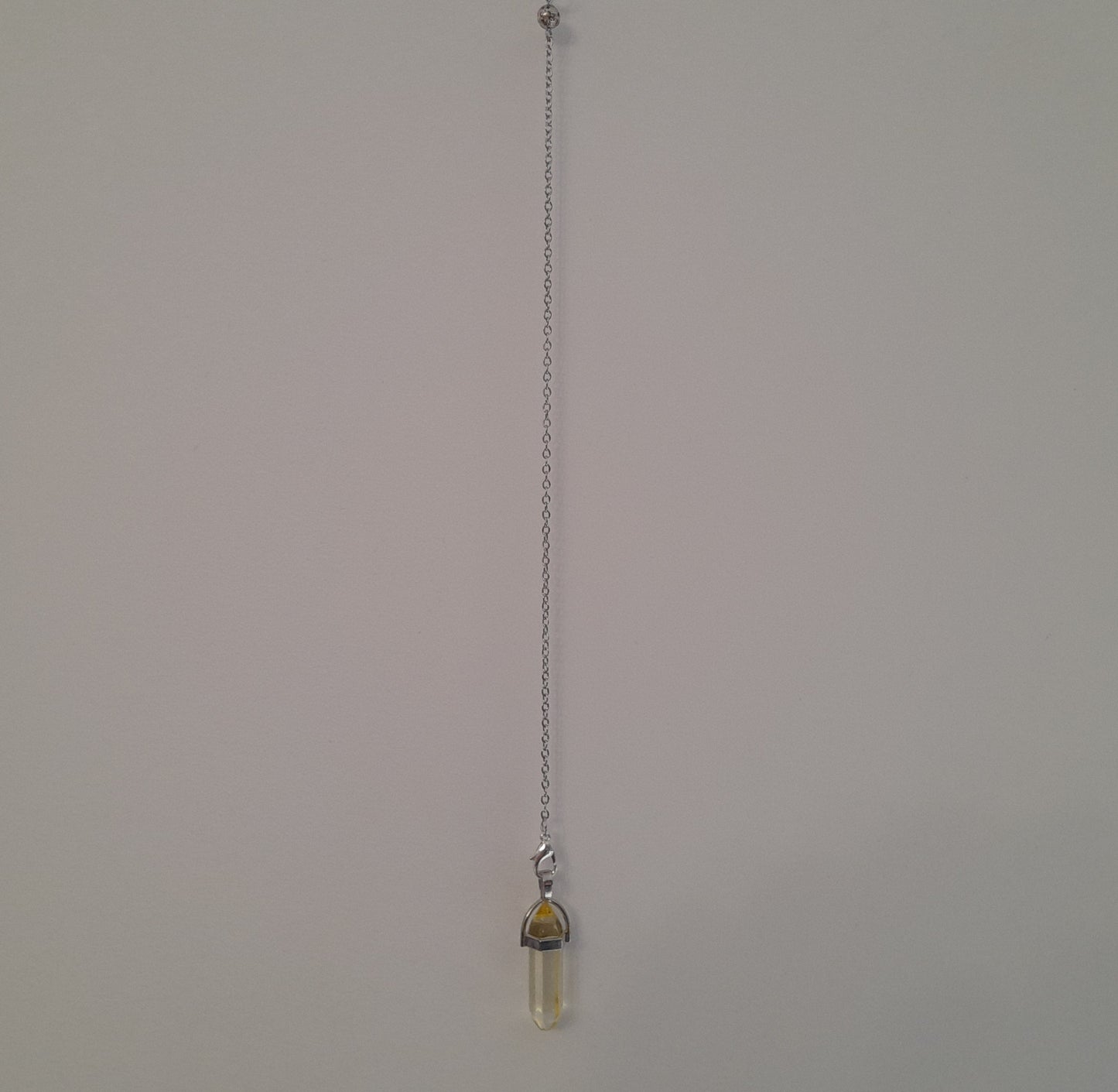 DIVERS PENDULES DE RADIESTHÉSIE EN VERRE MULTICOLORES AU CHOIX