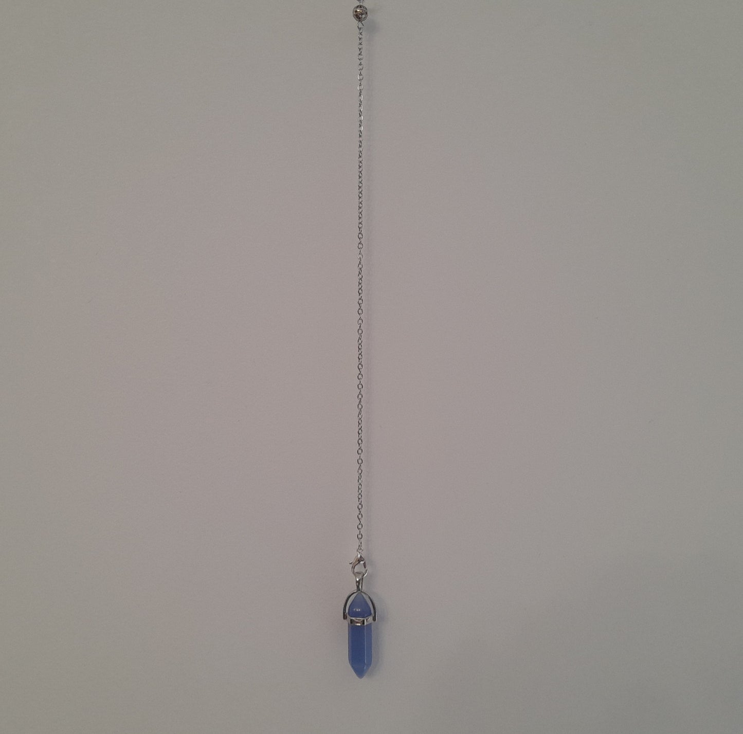 DIVERS PENDULES DE RADIESTHÉSIE EN VERRE MULTICOLORES AU CHOIX