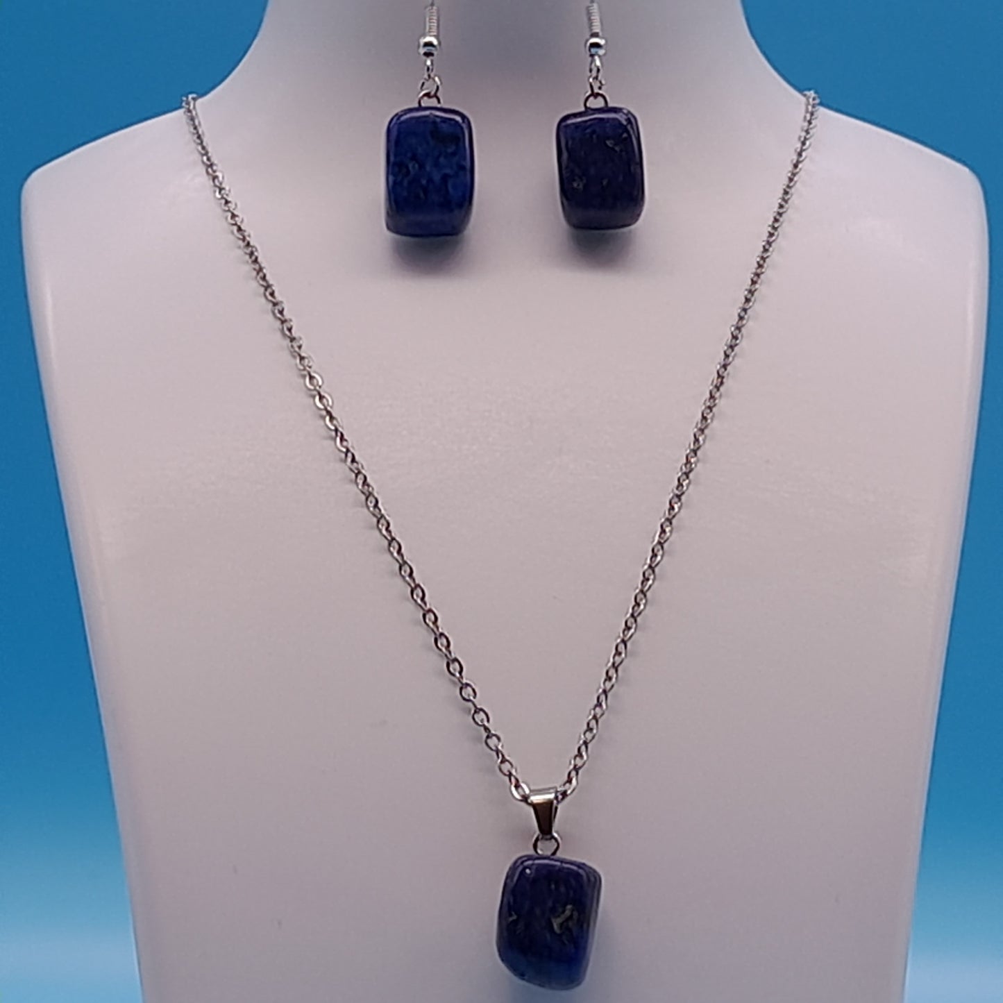 2 PARURES EN PIERRE DE LAPIS LAZULI : COLLIER 7 PERLES OU PENDENTIF + BOUCLES D’OREILLES - BIJOUX ARTISANAUX, UNIQUES & ORIGINAUX