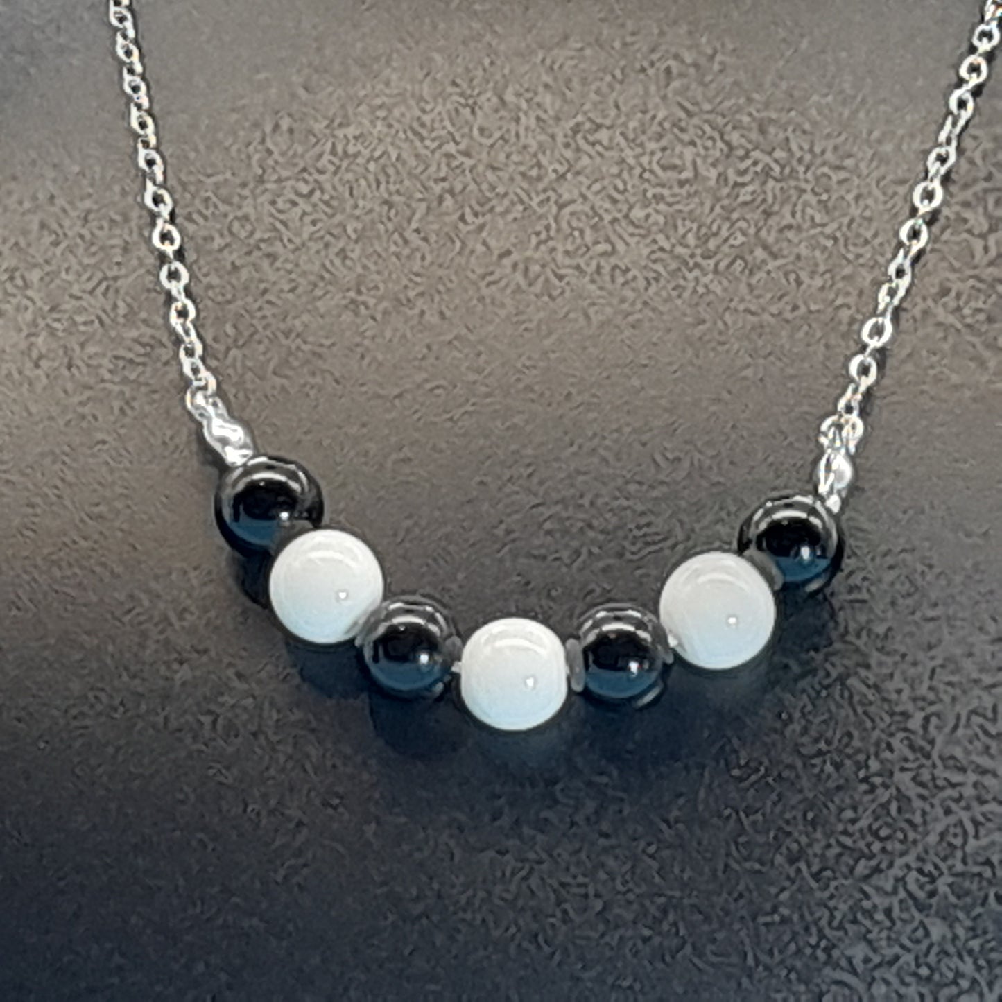 COLLIER DUO DE 7 PERLES EN PIERRES ONYX NOIR & BLANC - BIJOU ARTISANAL, UNIQUE & ORIGINAL