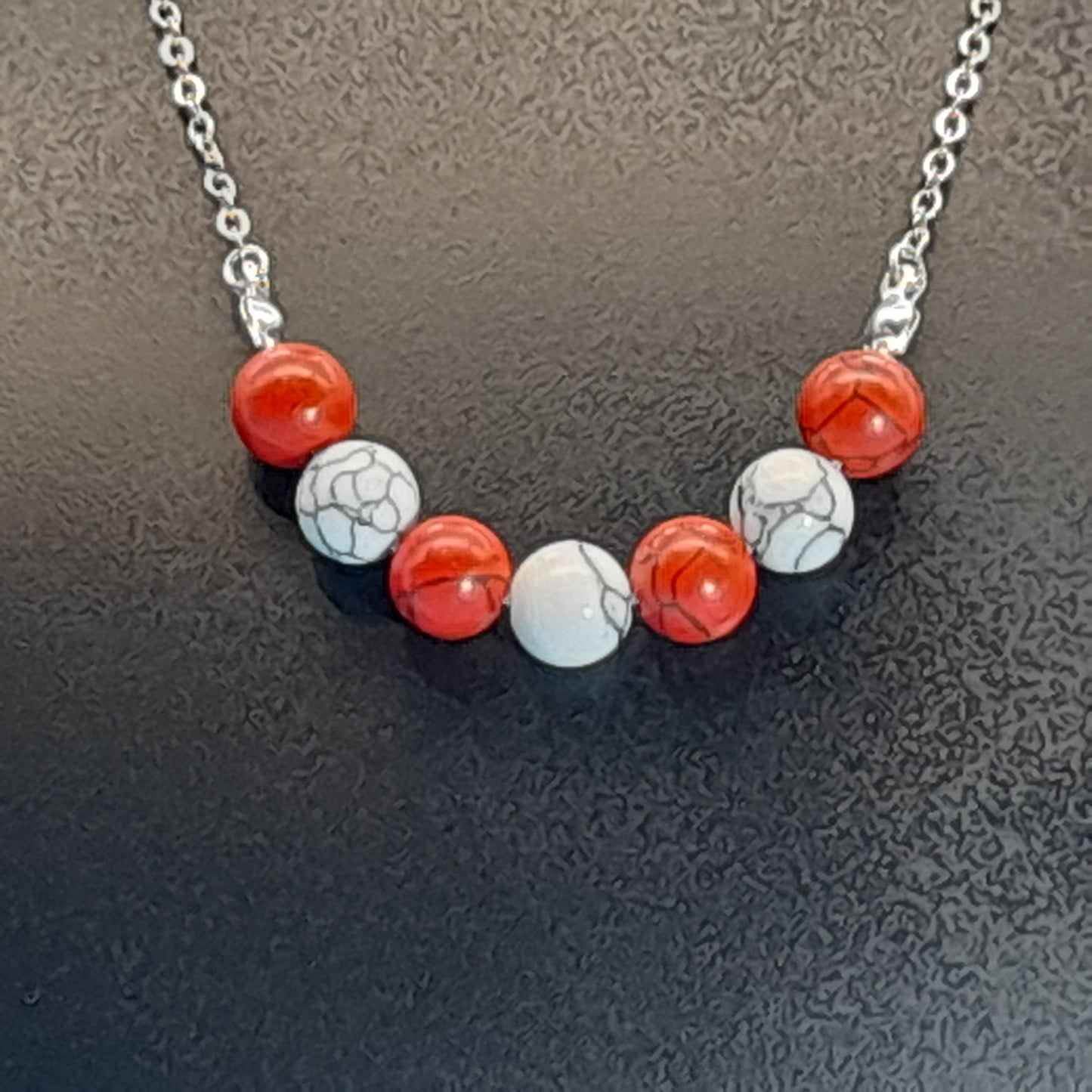 COLLIERS DUO DE 7 PERLES EN PIERRE HOWLITE - BIJOUX ARTISANAUX, UNIQUES & ORIGINAUX