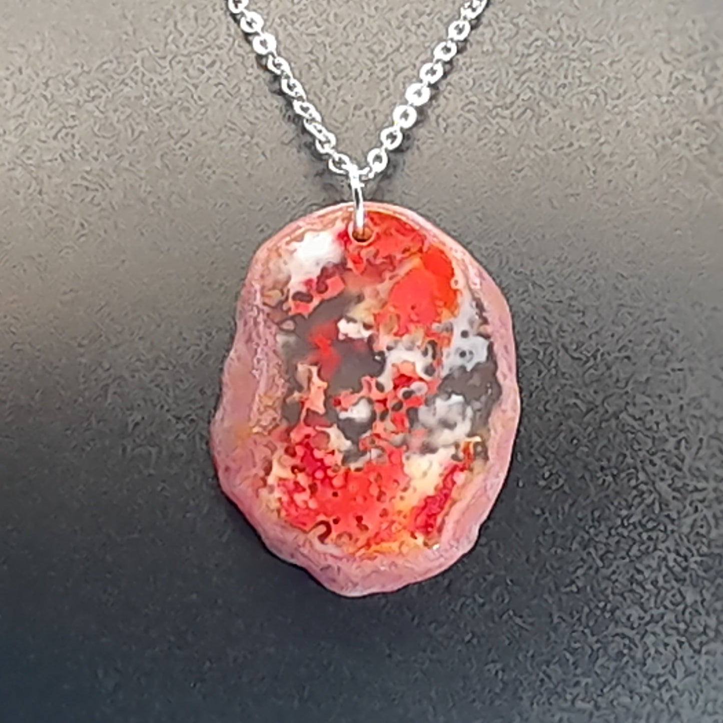 DIVERS COLLIERS EN PIERRE D' AGATE ROUGE & ROSE - BIJOUX ARTISANAUX, UNIQUES & ORIGINAUX