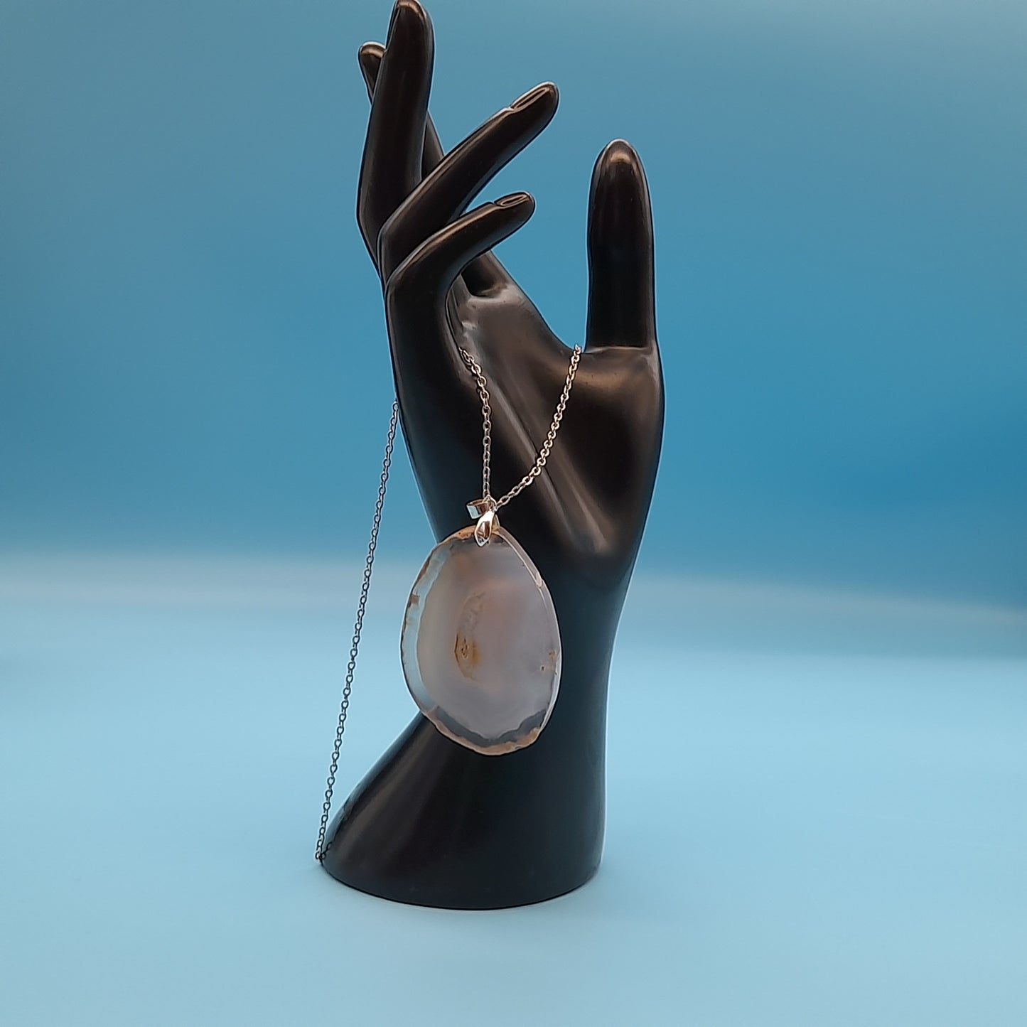 DIVERS COLLIERS EN PIERRE D' AGATE BLANCHE & JAUNE PALE - BIJOUX ARTISANAUX, UNIQUES & ORIGINAUX