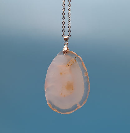 DIVERS COLLIERS EN PIERRE D' AGATE BLANCHE & JAUNE PALE - BIJOUX ARTISANAUX, UNIQUES & ORIGINAUX