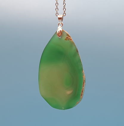 DIVERS COLLIERS EN PIERRE D' AGATE VERTE - BIJOUX ARTISANAUX, UNIQUES & ORIGINAUX