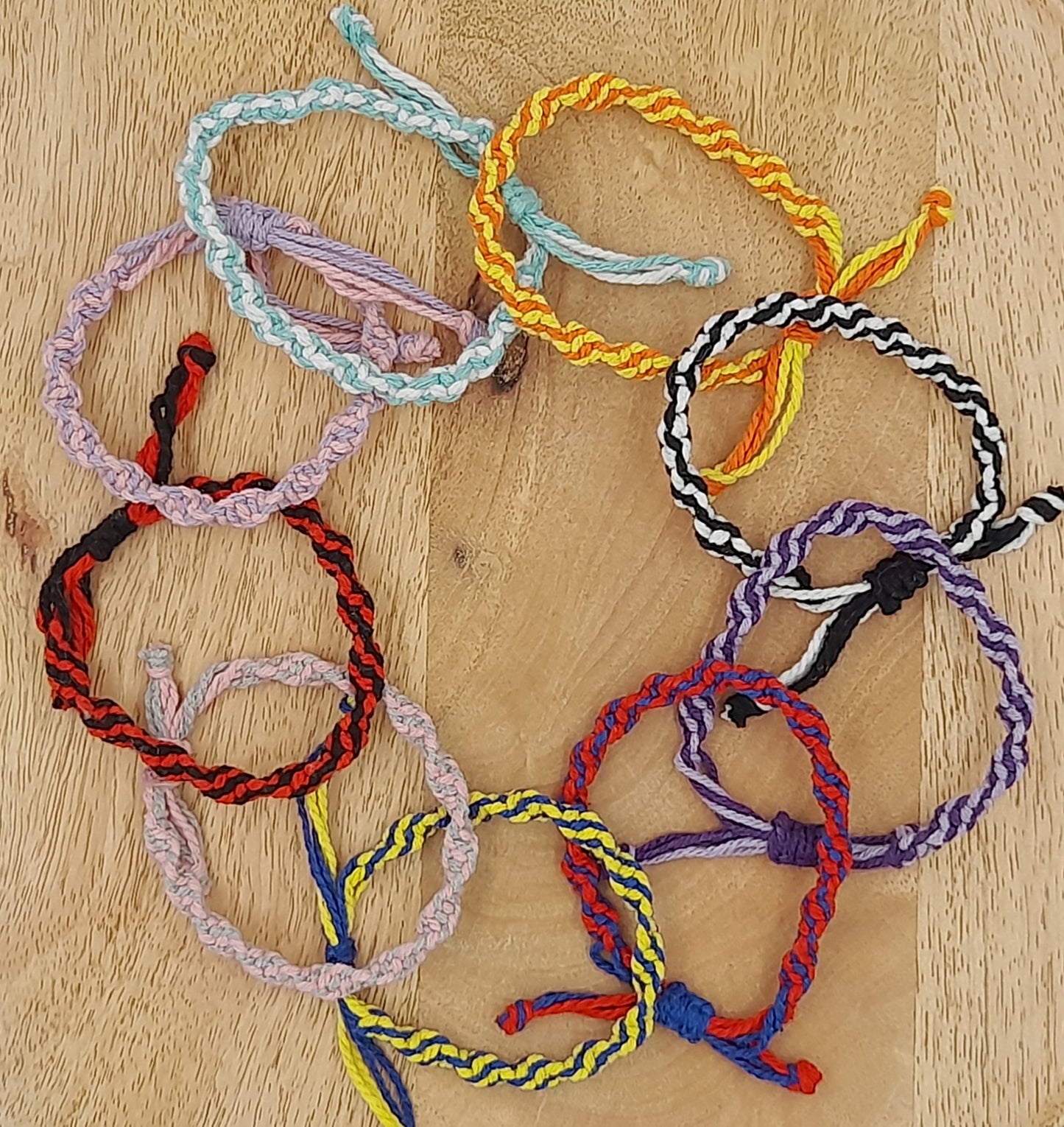 BRACELETS EN MACRAMÉ BICOLORES - 3 TYPES DE NOEUDS - AJUSTABLES & MIXTES, UNIQUES & ARTISANAUX