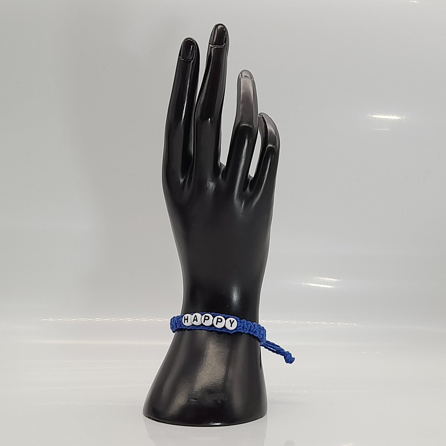 BRACELET EN MACRAMÉ MODÈLE " HAPPY " - AJUSTABLE & MIXTE, UNIQUE & ARTISANAL