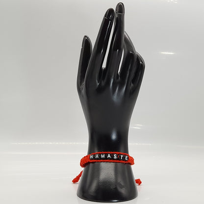 BRACELET EN MACRAMÉ MODÈLE " NAMASTE " - AJUSTABLE & MIXTE, UNIQUE & ARTISANAL