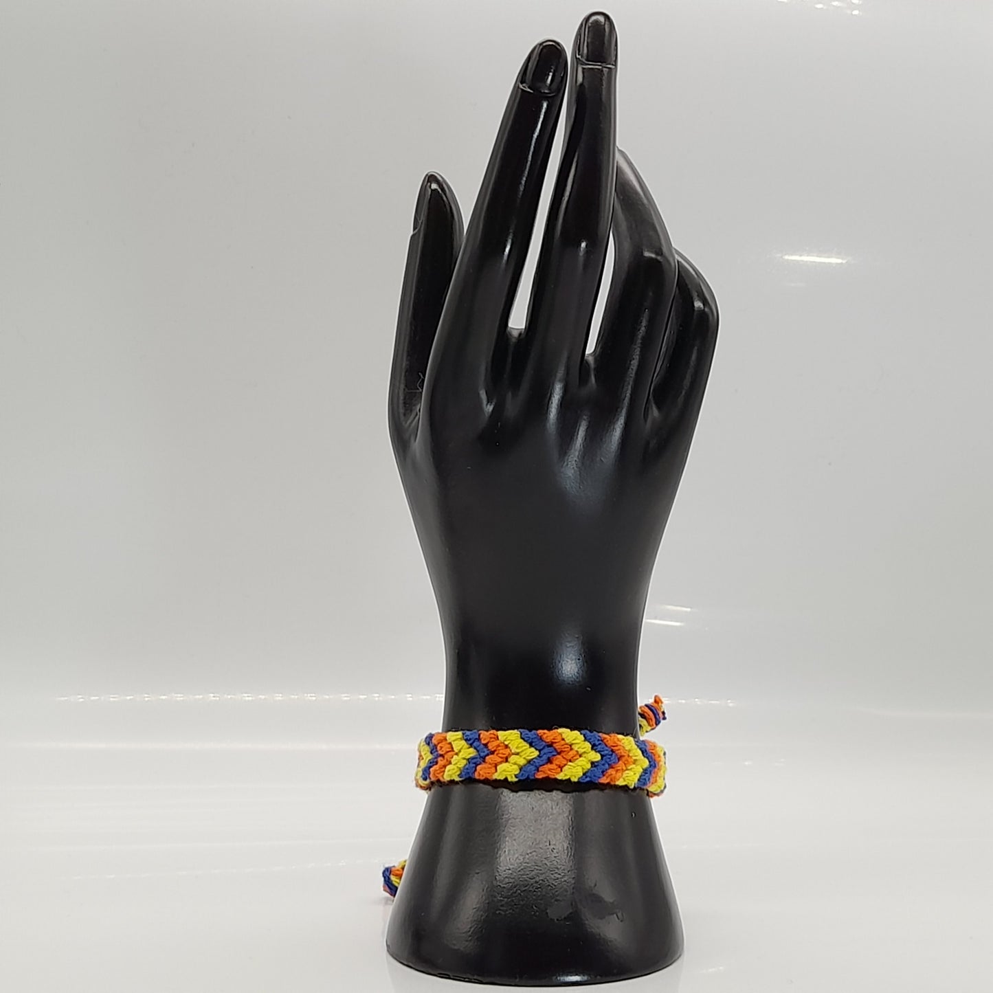 BRACELETS " BRÉSILIENS EN V " MULTICOLORES - AJUSTABLES & MIXTES, UNIQUES & ARTISANAUX