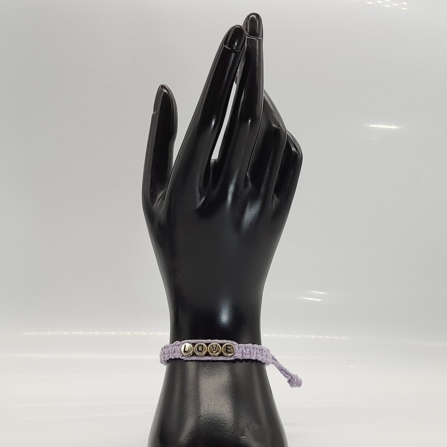 BRACELET EN MACRAMÉ MODÈLE " LOVE " - AJUSTABLE & MIXTE, UNIQUE & ARTISANAL