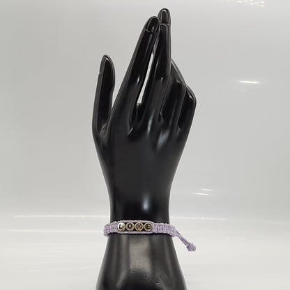 BRACELET EN MACRAMÉ MODÈLE " LOVE " - AJUSTABLE & MIXTE, UNIQUE & ARTISANAL