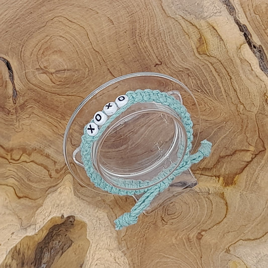 BRACELET EN MACRAMÉ MODÈLE " XOXO " (câlins et bisous) - AJUSTABLE & MIXTE, UNIQUE & ARTISANAL