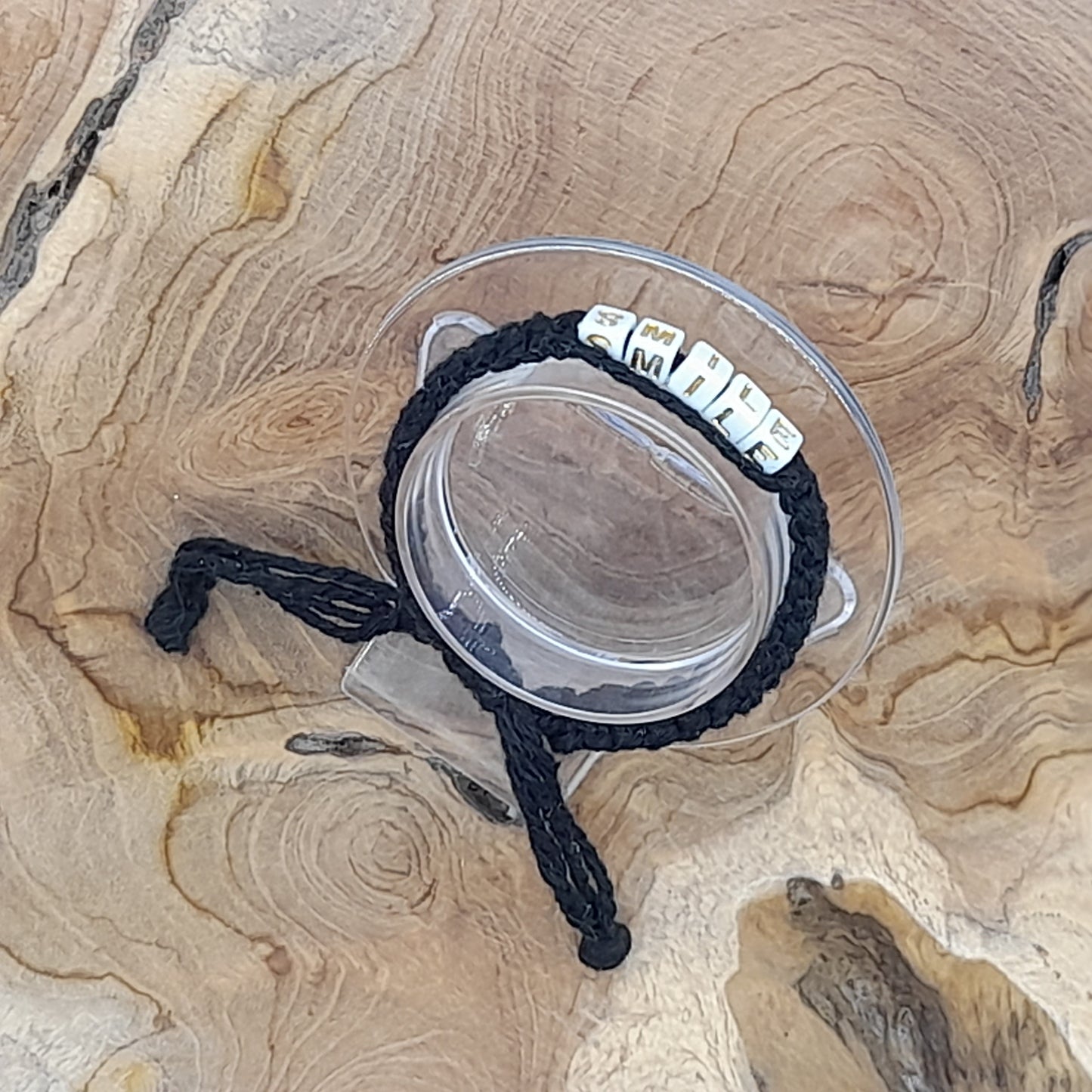 BRACELET EN MACRAMÉ MODÈLE " SMILE " - AJUSTABLE & MIXTE, UNIQUE & ARTISANAL