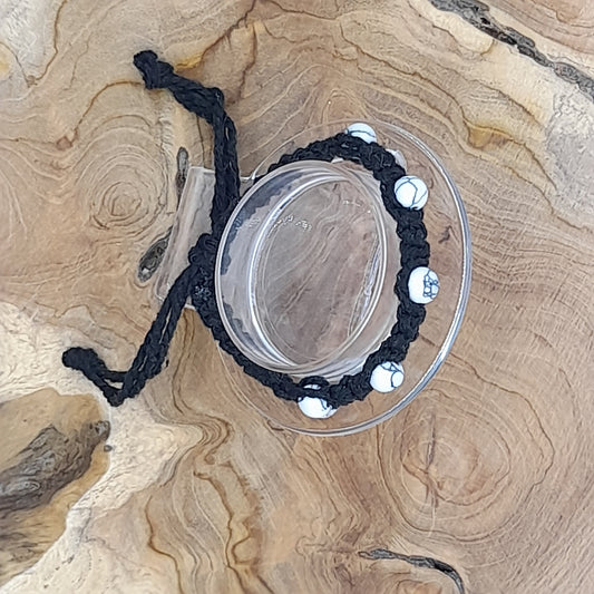 BRACELET MACRAMÉ EN PIERRE HOWLITE - AJUSTABLE & MIXTE, UNIQUE & ARTISANAL