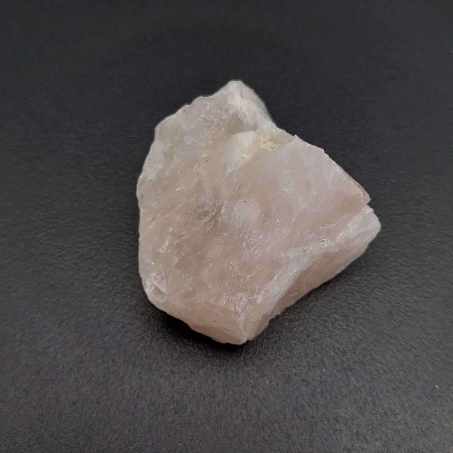 QUARTZ ROSE EN PETITES PIERRES POLIES ET BRUTES