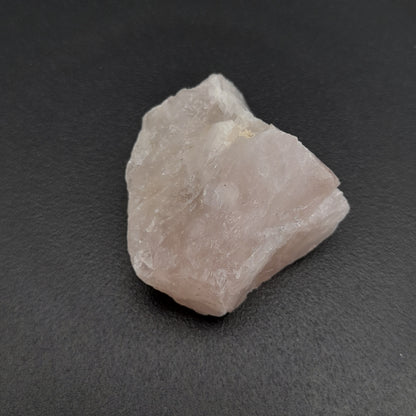 QUARTZ ROSE EN PETITES PIERRES POLIES ET BRUTES