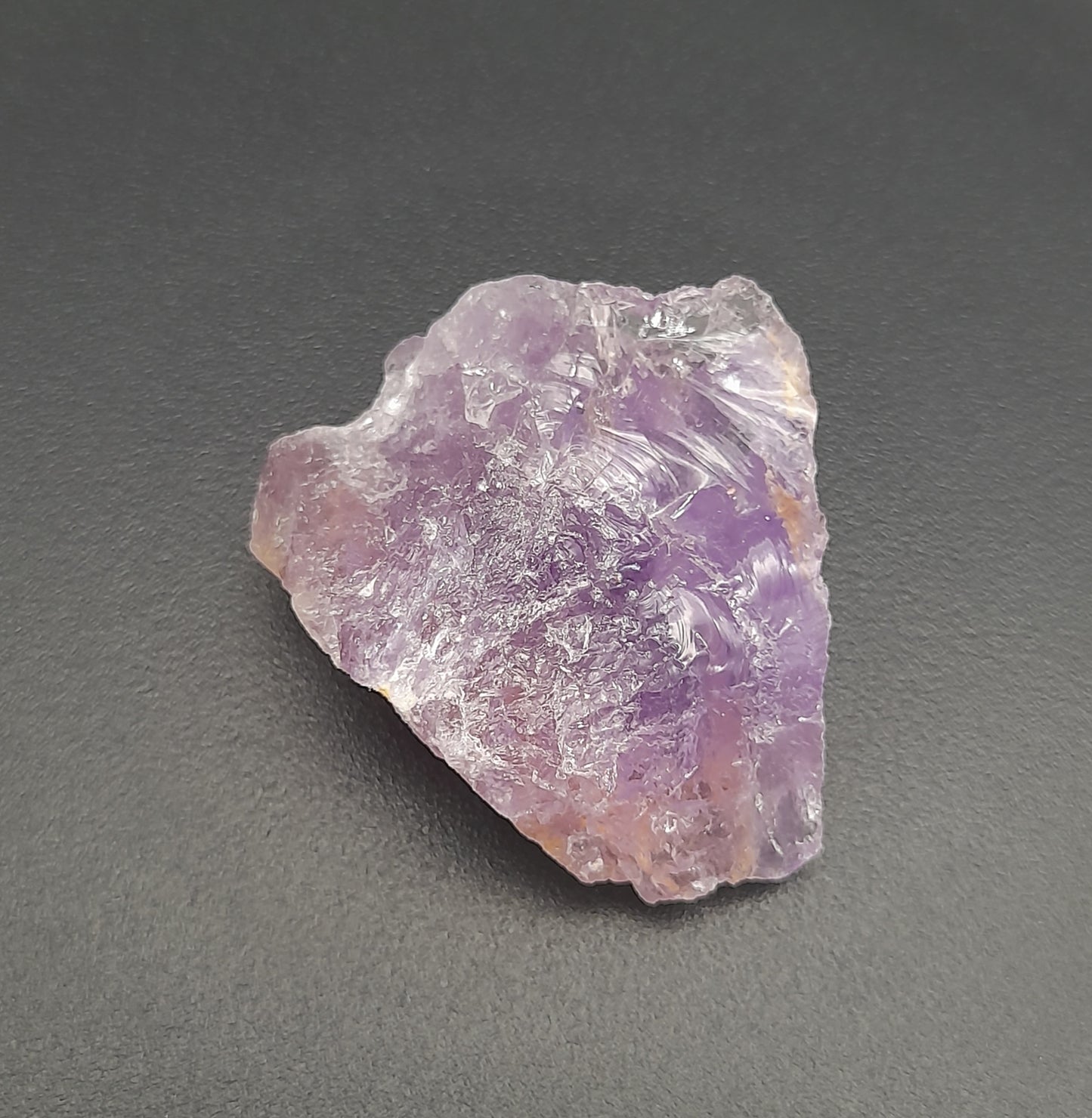 AMÉTHYSTE EN PETITES PIERRES POLIES ET BRUTES