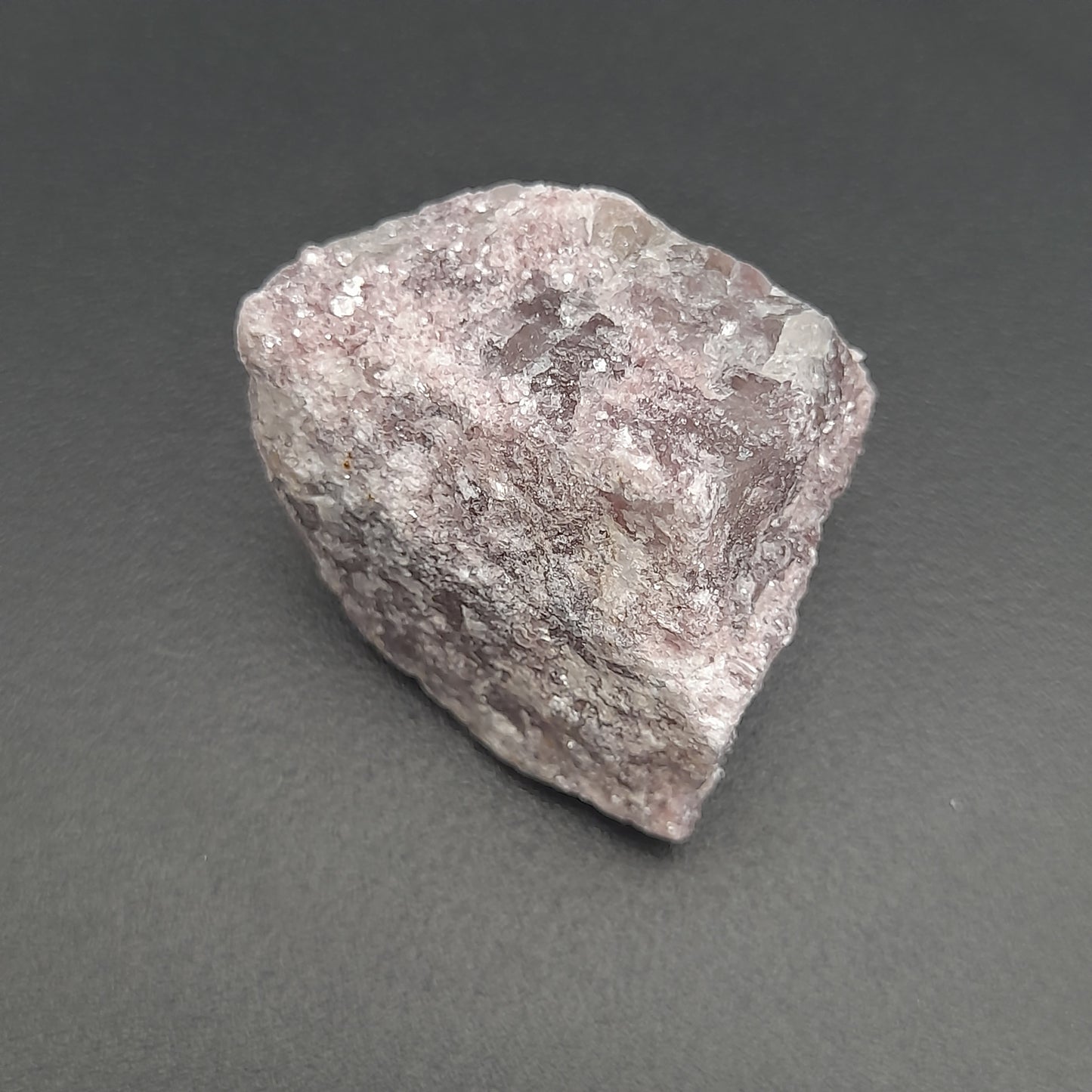 LÉPIDOLITE EN PETITES PIERRES POLIES ET BRUTES