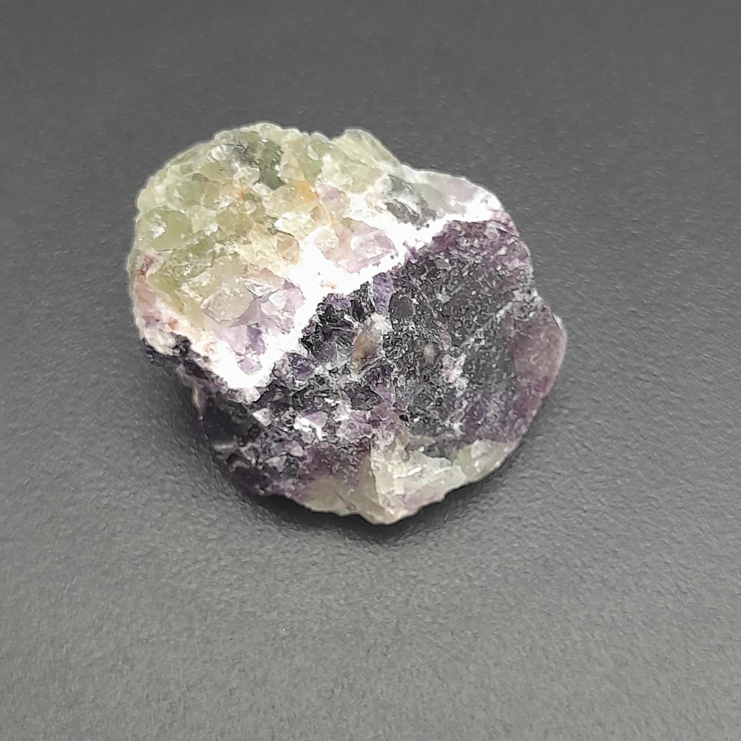 FLUORITE ARC EN CIEL OU VERTE EN PETITES PIERRES POLIES ET BRUTES