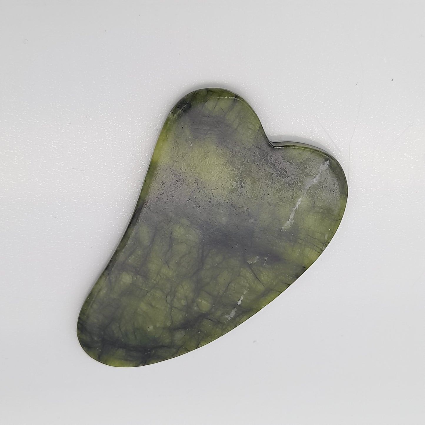 OUTIL de BEAUTÉ " GUA SHA " EN PIERRE DE JADE VERT - MASSAGE - ANTI-ÂGE - ARTISANAL ET UNIQUE