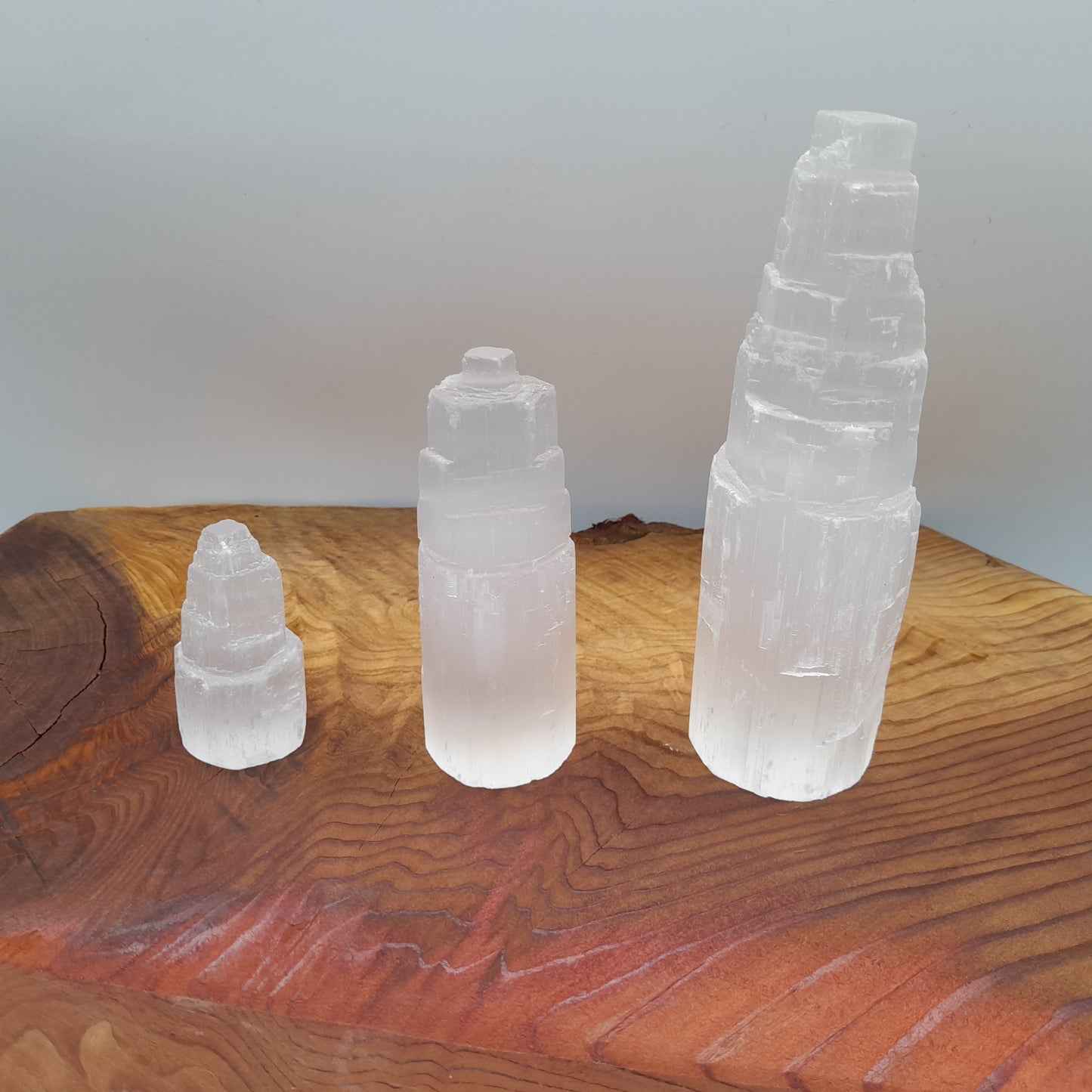 TOURS A ÉTAGES EN PIERRE SÉLÉNITE – 3 TAILLES UNIQUES, ORIGINALES & ARTISANALES