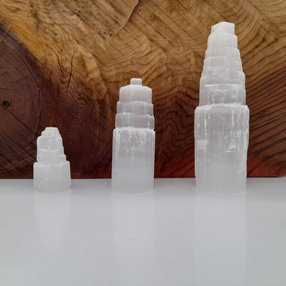 TOURS A ÉTAGES EN PIERRE SÉLÉNITE – 3 TAILLES UNIQUES, ORIGINALES & ARTISANALES