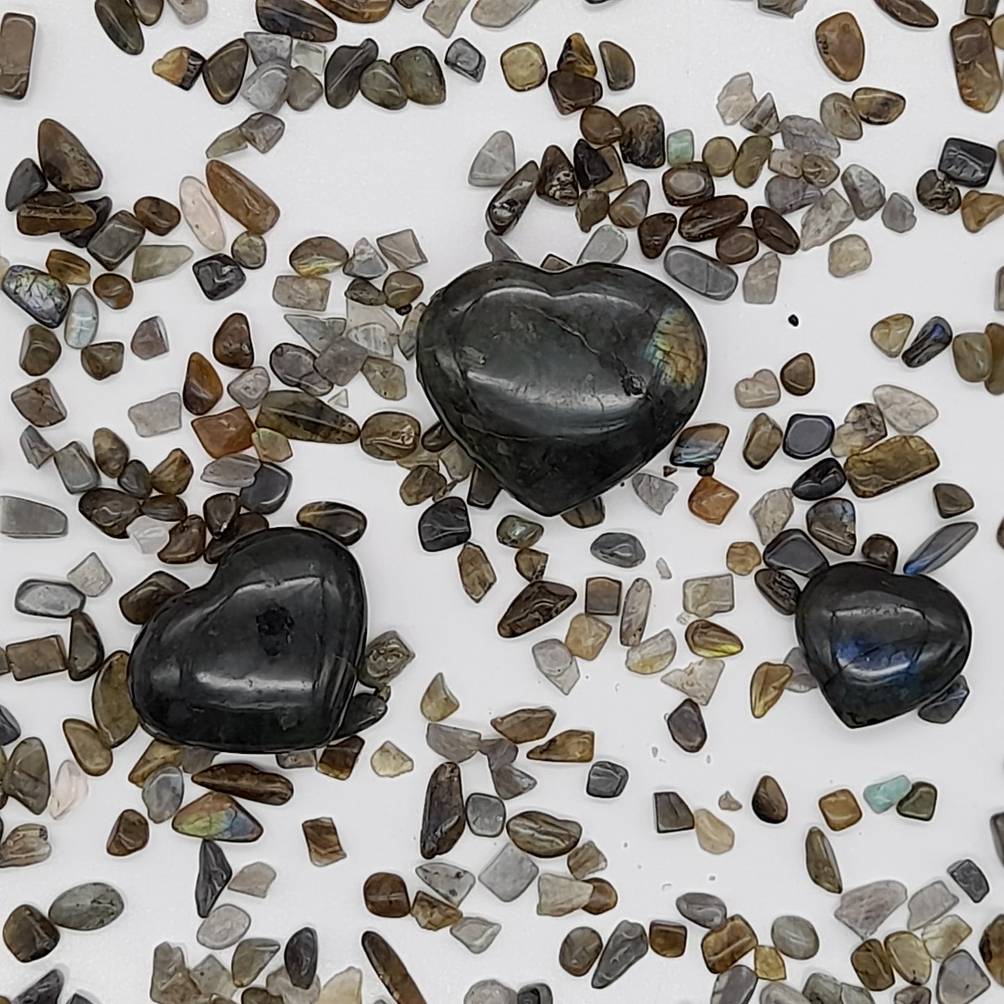 COEUR SCULPTÉ EN PIERRE DE LABRADORITE ARC EN CIEL - UNIQUE & ARTISANAL