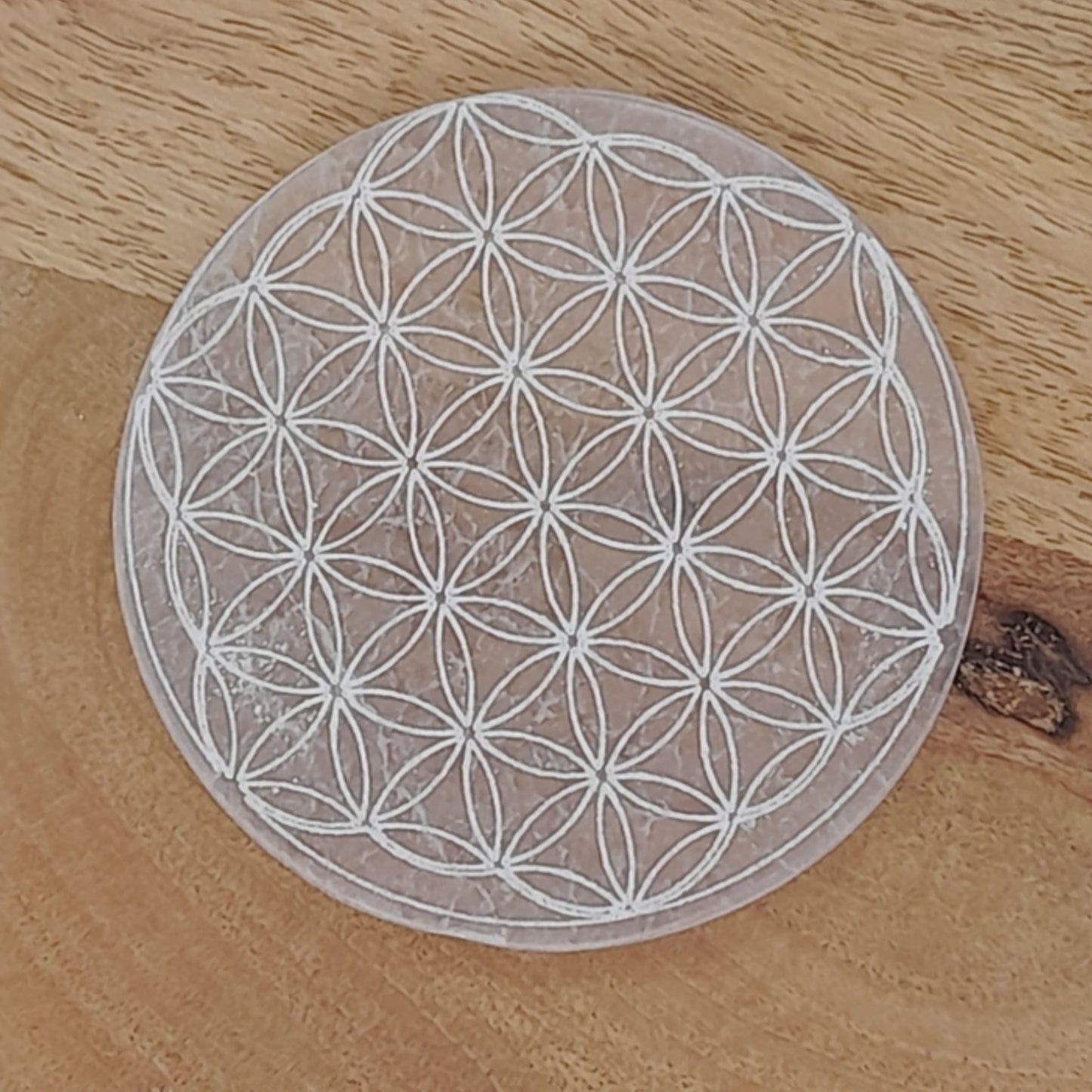 PLAQUE EN SÉLÉNITE GRAVÉE FLEUR DE VIE - STATION DE RECHARGE - UNIQUE, ORIGINALE & ARTISANALE