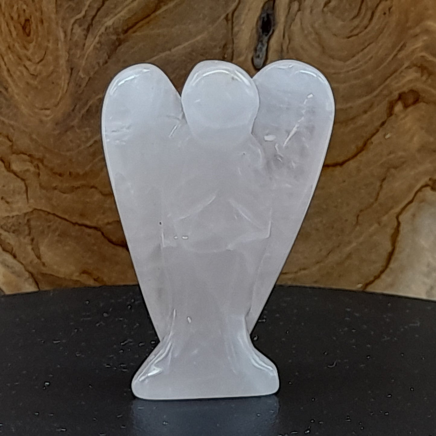 ANGE GARDIEN SCULPTÉ EN PIERRE QUARTZ ROSE - UNIQUE & ARTISANAL