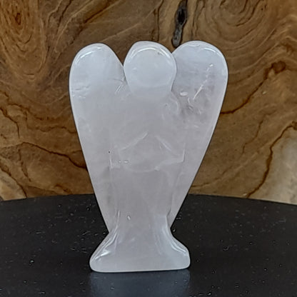 ANGE GARDIEN SCULPTÉ EN PIERRE QUARTZ ROSE - UNIQUE & ARTISANAL