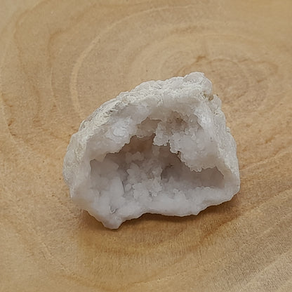 CRISTAL DE ROCHE + DEMI GÉODE + PIERRES BRUTES ET POLIES