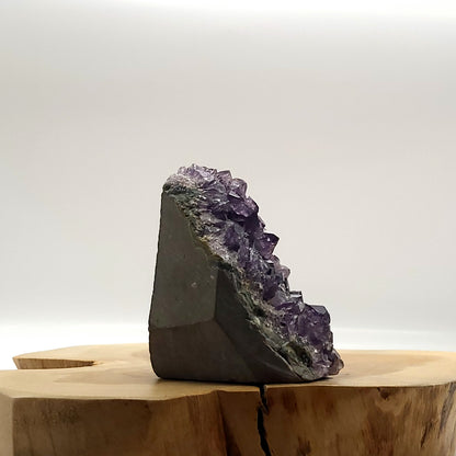 DEMI-GÉODE OU GRANDE DRUSE N°103 EN CRISTAUX AMÉTHYSTE - PIERRE UNIQUE & ARTISANALE