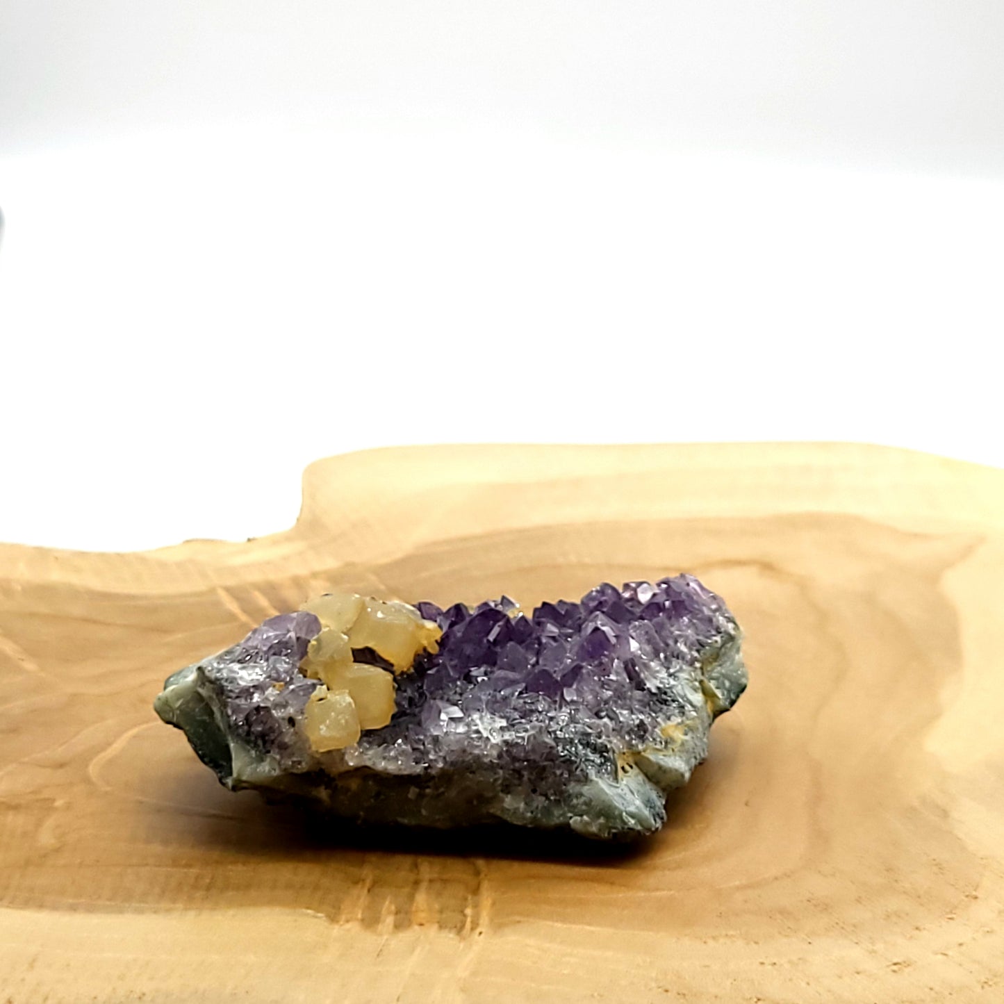 DRUSE MOYENNE N°109 EN CRISTAUX AMÉTHYSTE + CALCITE - PIERRE UNIQUE & ARTISANALE