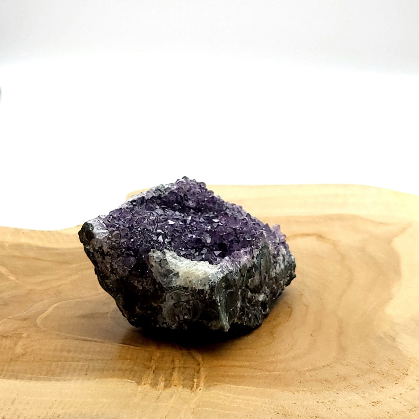 DRUSE MOYENNE N°111 EN CRISTAUX AMÉTHYSTE - PIERRE UNIQUE & ARTISANALE